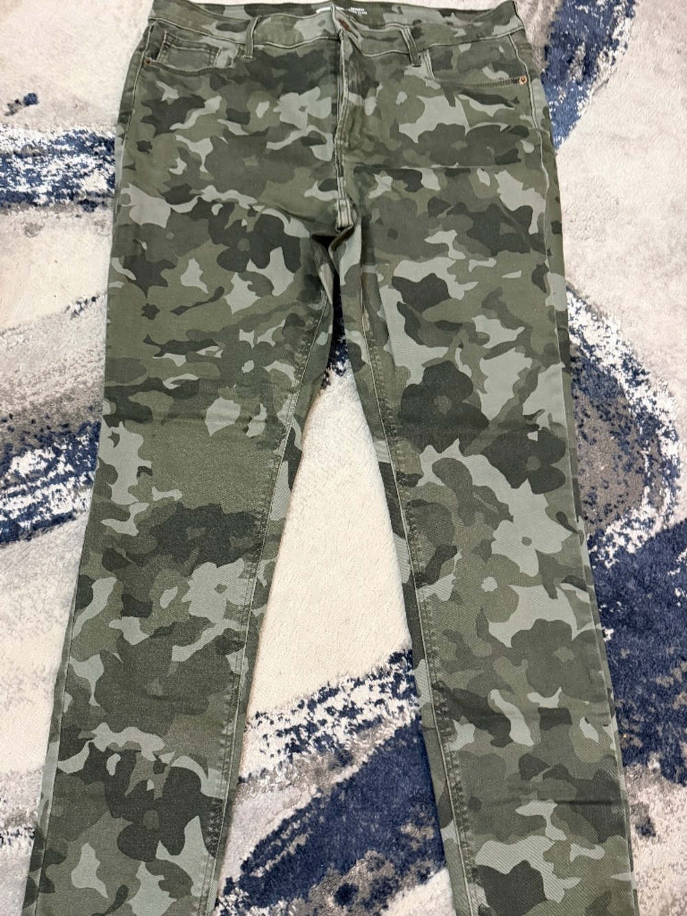 Old Navy Rockstar Super Skinny Camo Jeans Size 16 Mid Rise